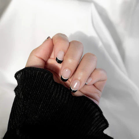 CHIC BLACK FRENCH TIP